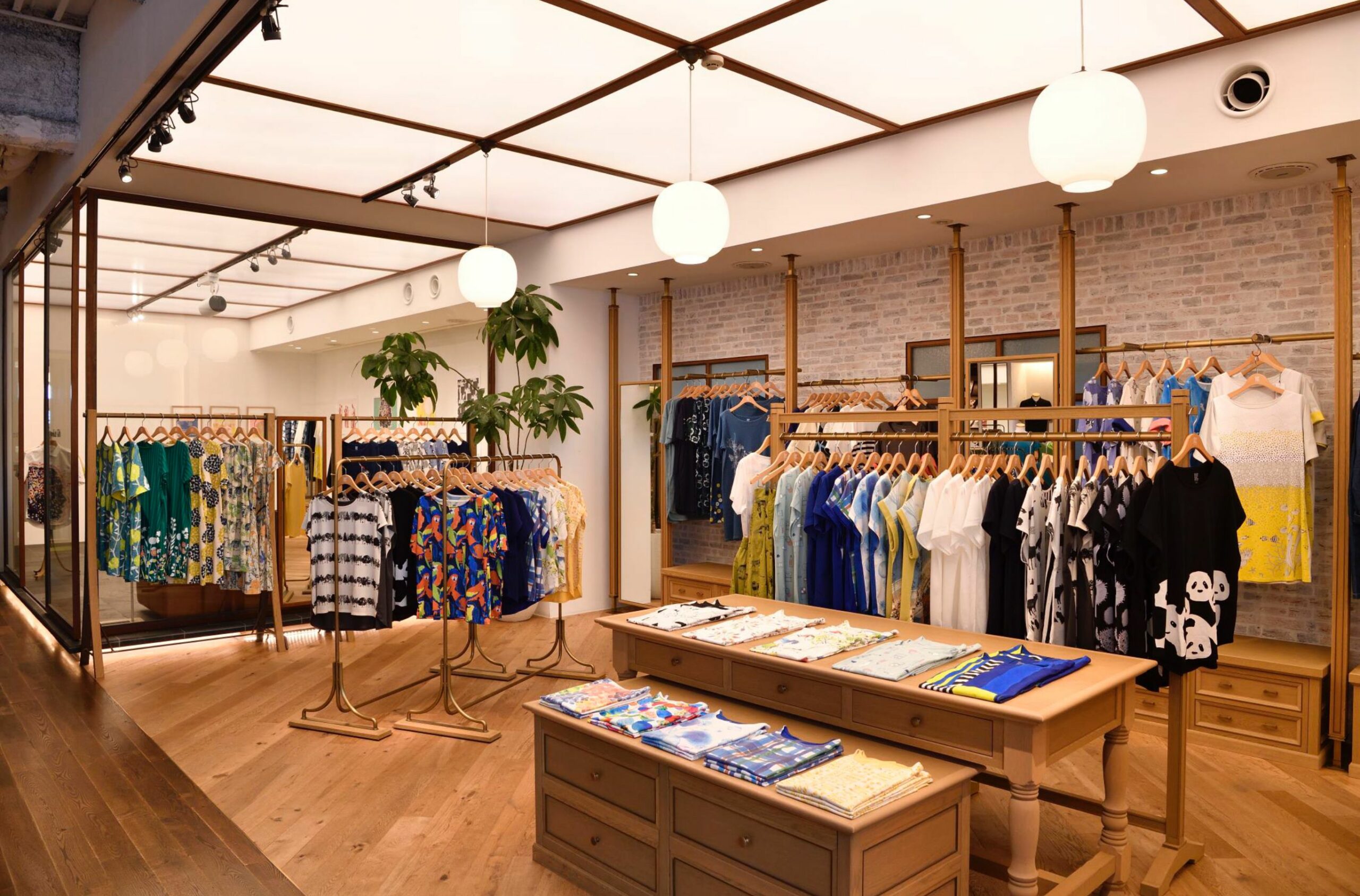 株式会社グラニフ グラフィックのある豊かな暮らしを